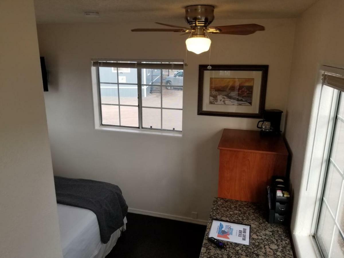 瓦莱072A Affordable Getaway Near South Rim Sleeps 4- No Kitchenette别墅 外观 照片